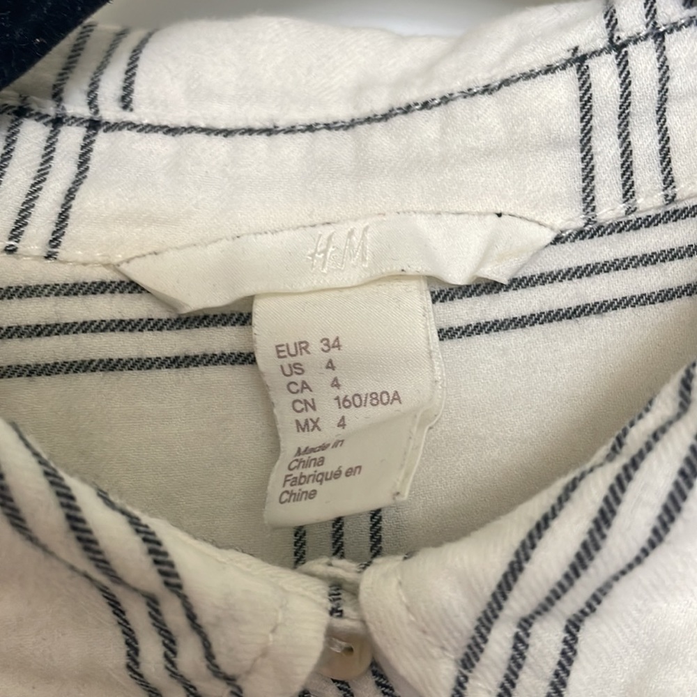 Button up - Picture 3 of 4